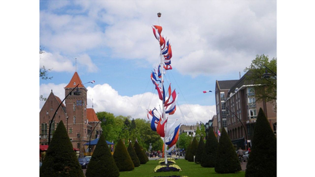 Verrotte monumentale vlaggenmast in Zeist wordt vervangen
